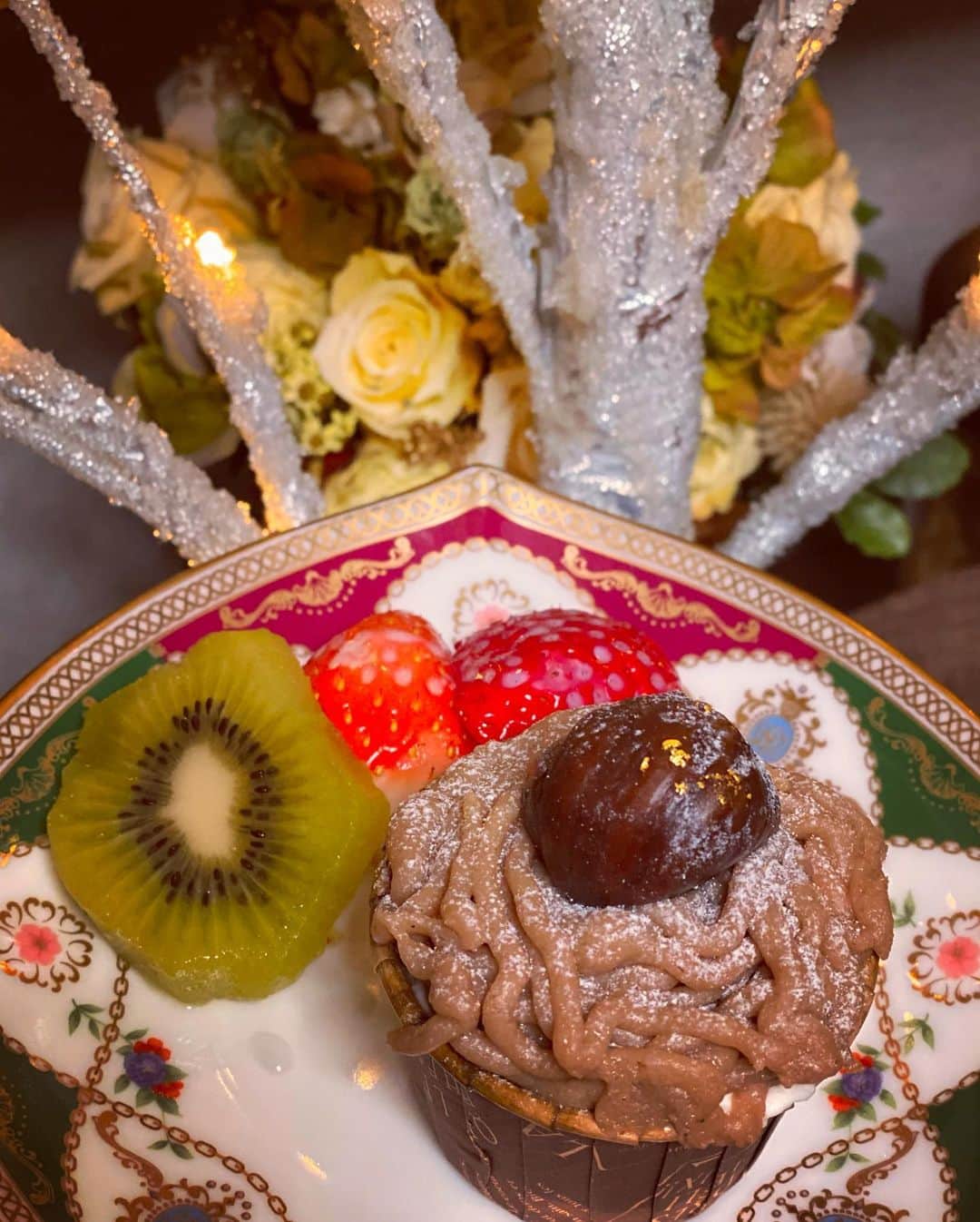 Erenaさんのインスタグラム写真 - (ErenaInstagram)「🌰🧁Mont Blanc🧁🌰 My mother made Mont Blanc. It was very delicious. . #montblanc#cake#marron#cookingresearcher#handmade#cooking#モンブラン#ケーキ#栗#手作り#mother#料理研究家#来年は家族で食事できますように#平和な世界へ」12月28日 11時27分 - o1.erena.1o_
