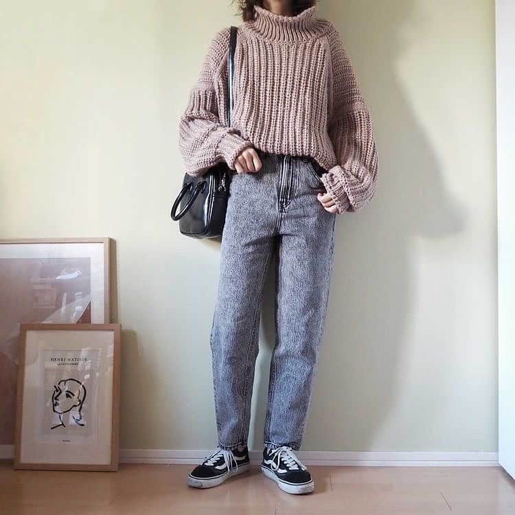 Gu ジーユー さんのインスタグラム写真 Gu ジーユー Instagram ハイウエストマムジーンズコーデをpick Up どこか懐かしさのある 魅力たっぷりのマムジーンズ 注目度高めのシルエットが お洒落にキマるジーンズですね ゆるニットをインして ハイウエストを