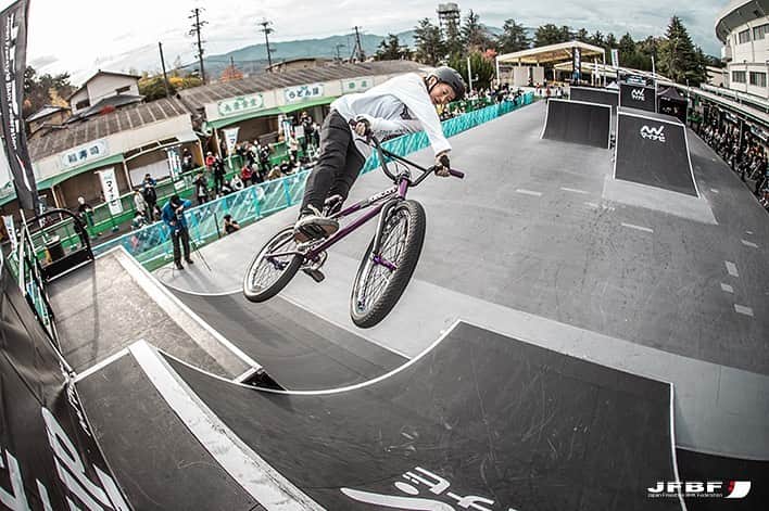 大池水杜のインスタグラム：「Turn X-up at Japan cup Last month  @visavis_jp #タウン情報おかやま #ライト電業 #bigjohn #bluesakura #slopeshot #bmx #bmxgirl #bmxfreestyle #bmxwomen  ©️Naoki Gaman / Japan Freestyle BMX Federation @55naoking #マイナビJapanCup」
