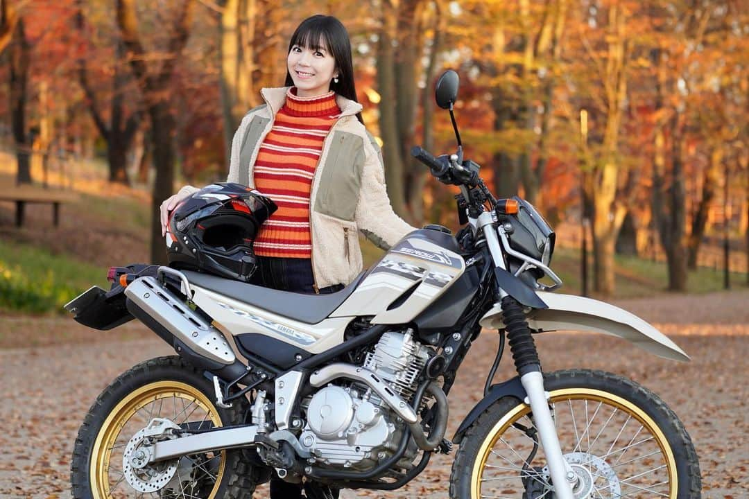 ちぱるさんのインスタグラム写真 - (ちぱるInstagram)「. 本日発売の #ガールズバイカー では、 愛車に最新の #ドライブレコーダー を取り付けのお話や、 事故に巻き込まれてバイクごとトラックに踏みつぶされ、 ちょっと死ぬかと思ったお話などなど、 全国の書店やAmazonなどの通販サイトで！ どうぞよろしくお願いします♪ヽ(´ー`)ﾉ✨ . . . #セローはいいぞ #セロー250 #SEROW250 #ノーランヘルメット #NOLANRIDERS #N702X #マックスフリッツ #MaxFritz #デイトナJP #DAYTONAJP #ドラレコ #MiVue #M760D #バイク専用ドライブレコーダー #MiVueM760D #バイク用ドラレコ #GirlsBiker #バイク雑誌 #motorcyclemagazine #造形社」12月28日 22時34分 - chiparu125