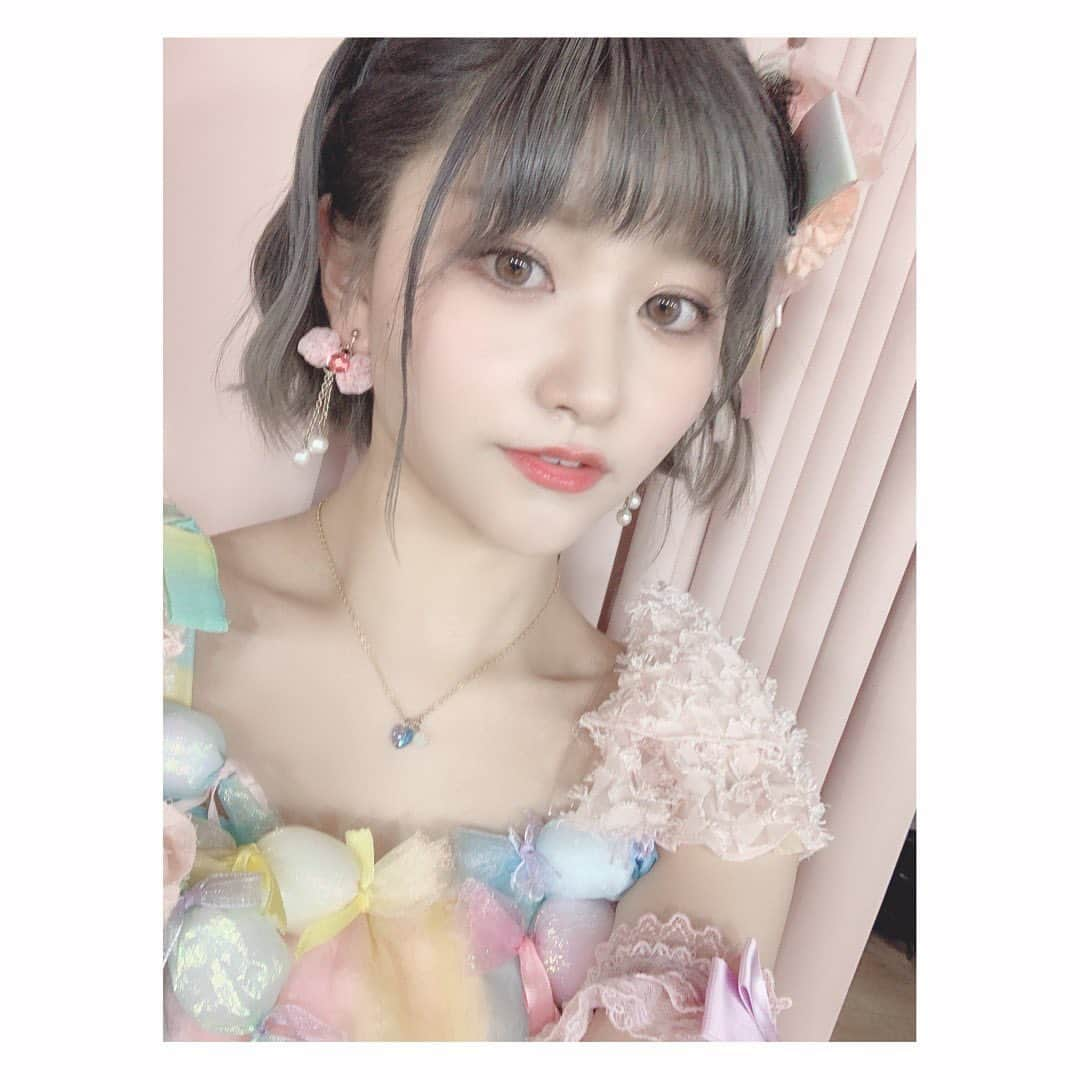 大竹ひとみさんのインスタグラム写真 - (大竹ひとみInstagram)「🍭 . .  『キャンディー』 やってみたかった曲で、着てみたかった衣装です( 'ч' )‪‪❤︎‬ かわいいが詰まってる！  . . #キャンディー #衣装 #かわいい  #アクセサリー  #ハイトーンボブ  #グレージュカラー #シルバーグレー #編み込みアレンジ #ウェーブヘア #candy #costume #gray  #silverhair #instagood #instalike #follow #followｍe #사탕 #의상 #아이돌  #실버  #그레이  #헤어어레인지 #좋아요 #팔로미」12月28日 22時37分 - iamhitomi_48