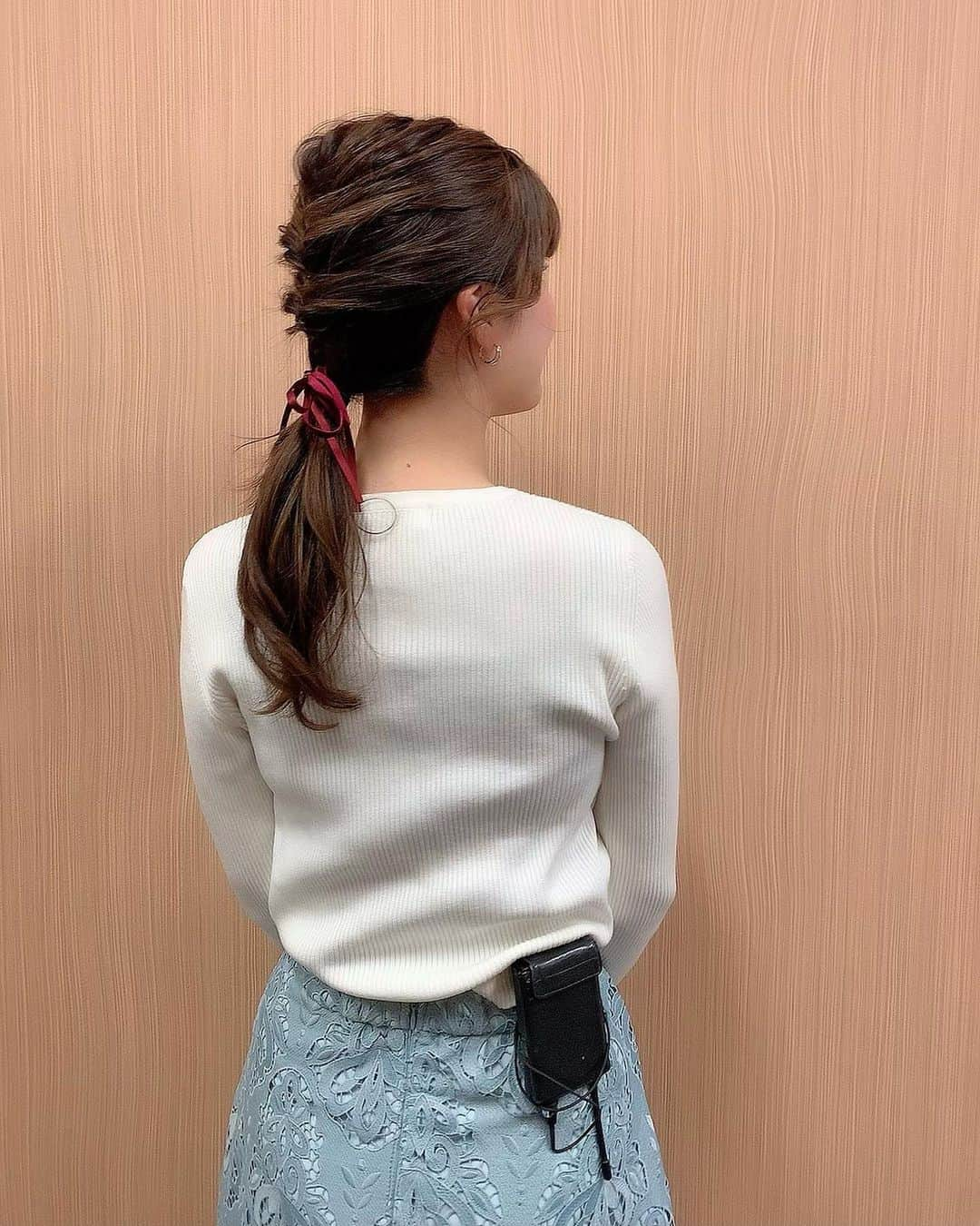 古賀文沙さんのインスタグラム写真 - (古賀文沙Instagram)「・ ・ ・  今年よくしたヘアアレンジ🎗  無事お仕事も納めまして 改めて今年もお世話になりました  最後は笑って年越しできますよう 心から 良いお年をお迎えください🔅  ・ ・ ・  #今年もお世話になりました  #サンテレビ」12月28日 22時42分 - ayasa_koga