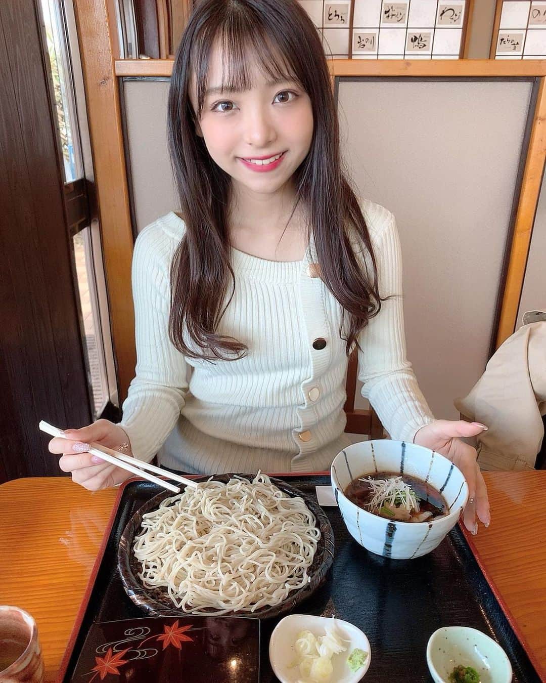 勝又彩央里さんのインスタグラム写真 - (勝又彩央里Instagram)「2020年もあと少し。 先日行った箱根♨️ 温泉でゆっくりしてきました！  大掃除も頑張ろう😚  #箱根旅行 #箱根 #温泉旅行 #箱根温泉 #芦ノ湖 #そば処みよし #冬 #2020 #ありがとう #大掃除 #頑張ろう #大学生 #女子大生 #セントフォース #セントフォースsprout #tf#はなをり」12月28日 21時17分 - saorinoel