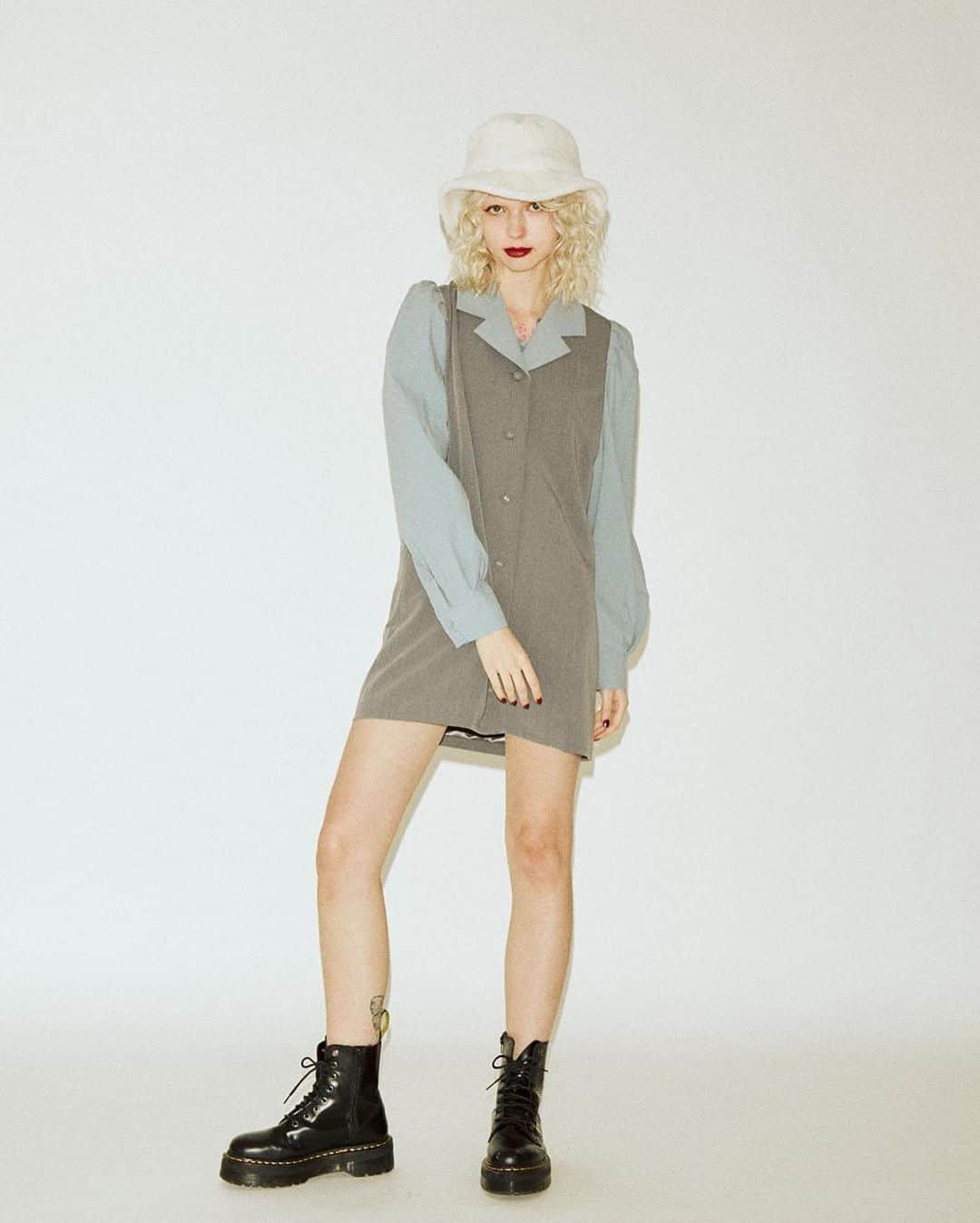 のインスタグラム：「. 【RECOMMEND ITEM】 . ▼one-piece ボリュームスリーブミニワンピース ￥8,800→￥7,920(tax in) GRY/BLK/MIX . ▼outer ファーバケットハット ￥6,600→￥5,940(tax in) BLK/PNK O.WHT <PRE ORDER> . jouetie official WEB STORE RUNWAY channel NEW ITEM & PRE ORDER ITEM ALL10%OFF!!! ～12/31(WED)23:59まで . @jouetie_official TOPページURLからチェック✔️ 商品詳細は画像をタップ🛒📌 . #jouetie #jouetie2020aw #jouetie_ootd #fashion #autumn #winter #street #mixstyle #ジュエティ」