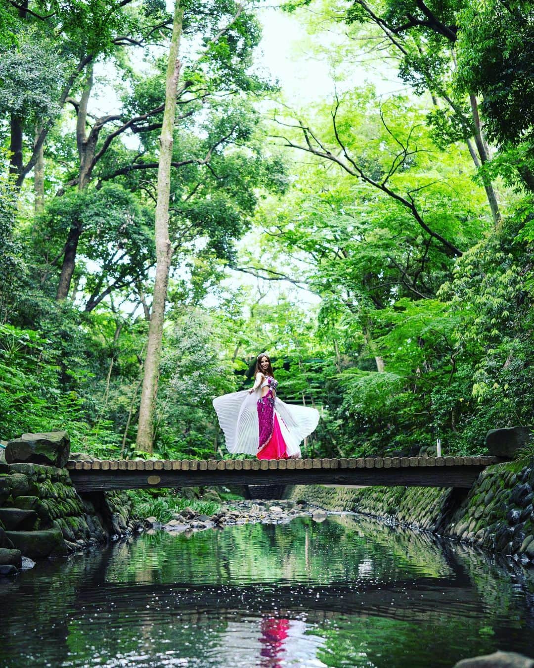 のインスタグラム：「・ ・ ・ 自然の中にいると いろんなことを 改め直して考えられるなっ🧚‍♀️✨🎵 ・ ・ ・ 📸 @xxwaki  🧚‍♀️いつもみんなの笑顔のおかげで #世の為人の為 #follow#happy ##スピリチュアル #ヒーリング#music #japan#cute #sexy#love#🇯🇵 #dance #followme #thankyou  #goodtime #enjoy #enjoylife #❤️ #japanesegirl #instagram#楽しみたい #smile#like4like#エクササイズ  #心から#ピカピカ #自然  #感謝#魔法」