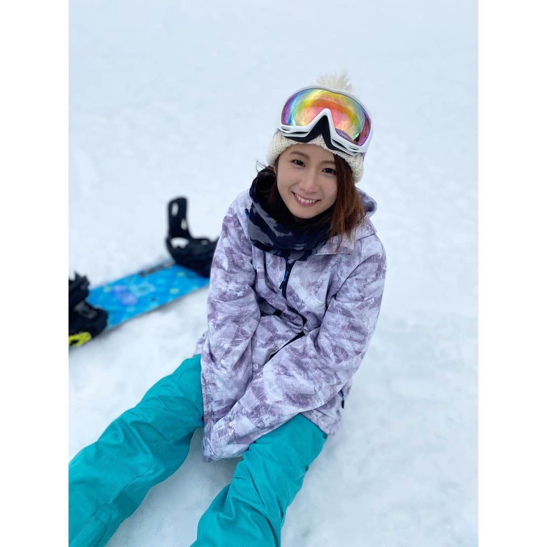 尾島早都樹のインスタグラム：「今シーズン #初滑り 🏂❄️  オープン日に取材してから ずっと行きたくて行きたくて、、、！！  スノボは４シーズンぶり！ 滑る感覚はまだ残っていました、、よかった、、🥲❤️  この冬も旅行は行けないので #富山 で ウィンタースポーツを存分に楽しみたい！！ お誘いお待ちしております☃️♡  (カメラ撮るときのみマスク外しています)  #チューリップテレビ #アナウンサー #尾島早都樹 #立山山麓スキー場 #極楽坂 #スノーボード #スノボ」