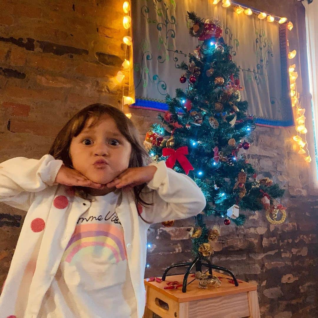 Yanna Lavigne 稲垣アンのインスタグラム：「Perdi o timing do natal ou do timeline?? #reflexões #ounão kkkk 🎄 #FelizNatal」
