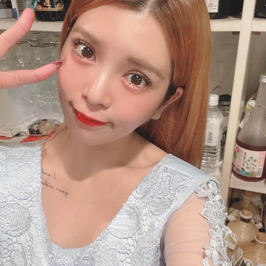 坂口杏里のインスタグラム：「坂口出勤しました🥰✨  club  SLOW 新宿区歌舞伎町1-9-6 三経32ビル3F 0332008522  newドレス👗😊👗 是非遊びに来てねーん💕」