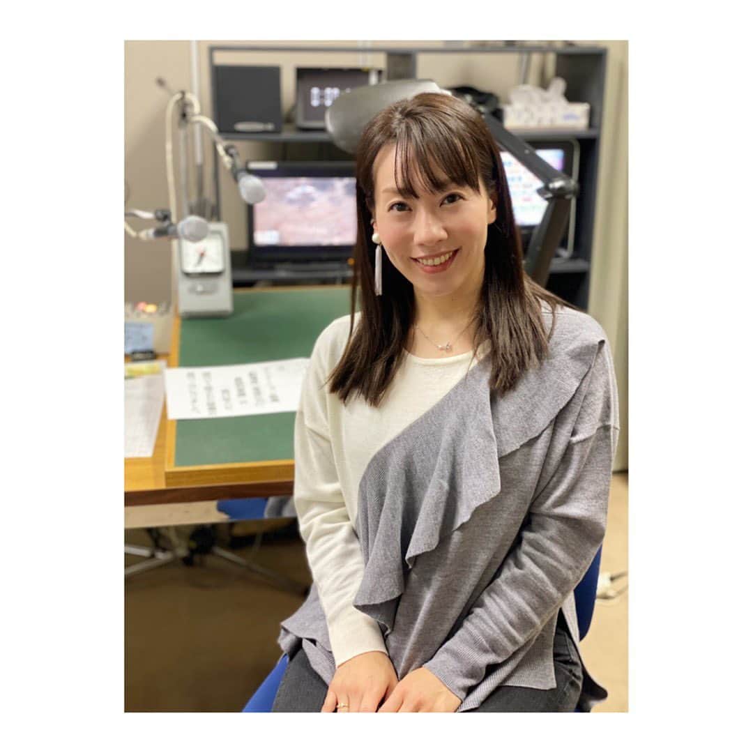 のインスタグラム：「. 今日は年内最後の 手話ニュース845。 私も手話ニュースは 今日が仕事納めでした！ 年末年始の寒波が心配ですね🙄 対策はお早めに！ . #手話ニュース #ニュースリーダー  #ニュース #tv #eテレ #nhk #手話  #お仕事 #月曜日 #monday  #師走 #年末 #今年もあと少し  #フリーアナウンサー #實石あづさ」