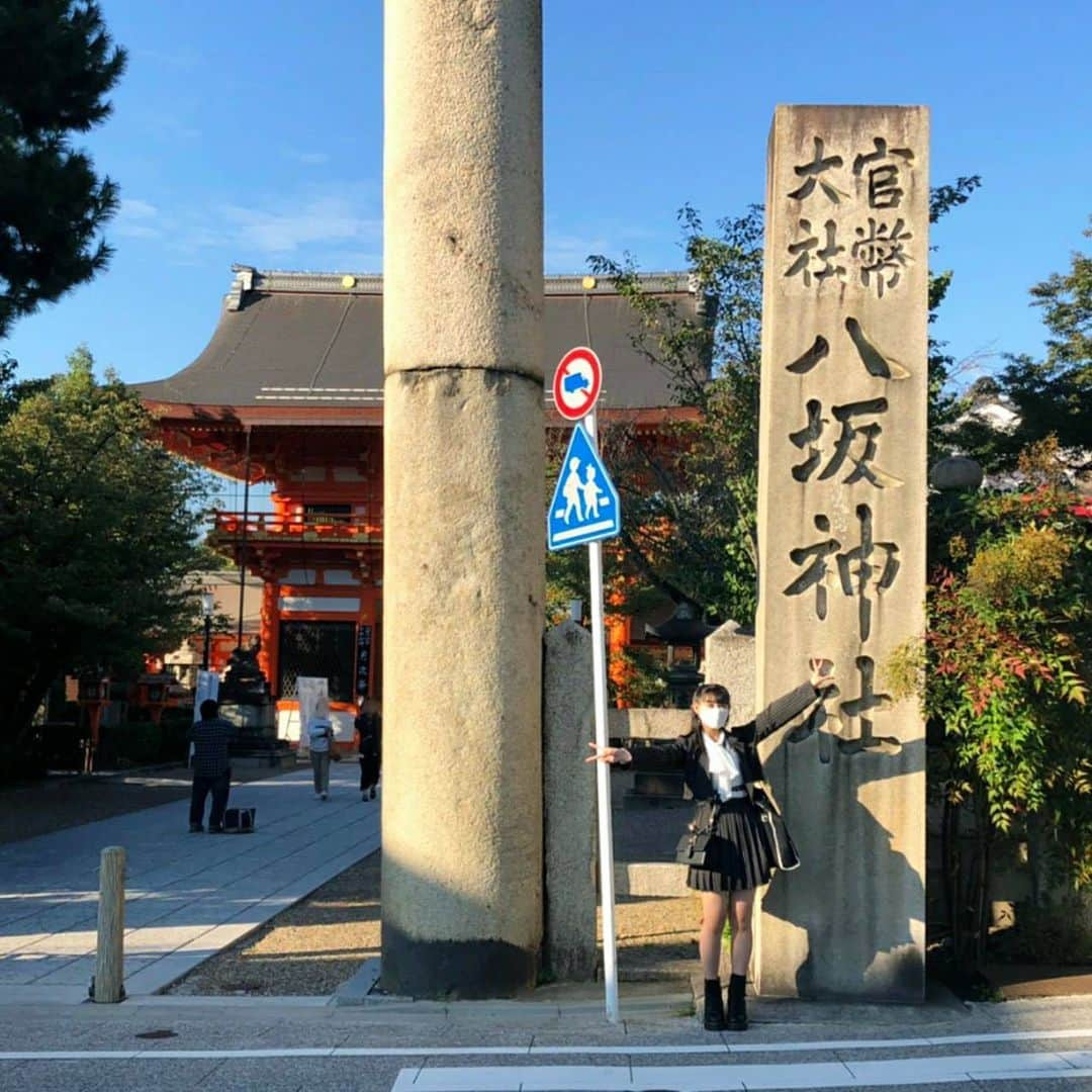 根岸可蓮さんのインスタグラム写真 - (根岸可蓮Instagram)「⛩ #八坂神社 、かれんもよく行くんだよ〜😁 いつも京都に着くの夜だから またゆっくり行きたい😊 前おみくじ引いたら凶だった、、、😩 ※ ※ 写真は出してなかった時の～🔅 ※ ※ ※ #たこやきレインボー #たこ虹 #tacoyakirainbow #taconiji #根岸可蓮 #れんれん #Renstagram #アニメ好き #京都 #followme #instagood #れんれんドキドキでーす」12月28日 21時35分 - negishikaren_official