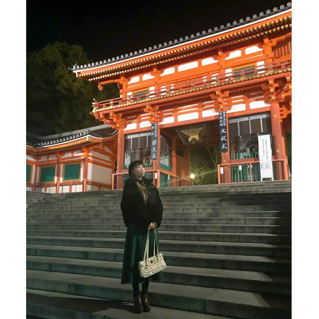 根岸可蓮さんのインスタグラム写真 - (根岸可蓮Instagram)「⛩ #八坂神社 、かれんもよく行くんだよ〜😁 いつも京都に着くの夜だから またゆっくり行きたい😊 前おみくじ引いたら凶だった、、、😩 ※ ※ 写真は出してなかった時の～🔅 ※ ※ ※ #たこやきレインボー #たこ虹 #tacoyakirainbow #taconiji #根岸可蓮 #れんれん #Renstagram #アニメ好き #京都 #followme #instagood #れんれんドキドキでーす」12月28日 21時35分 - negishikaren_official