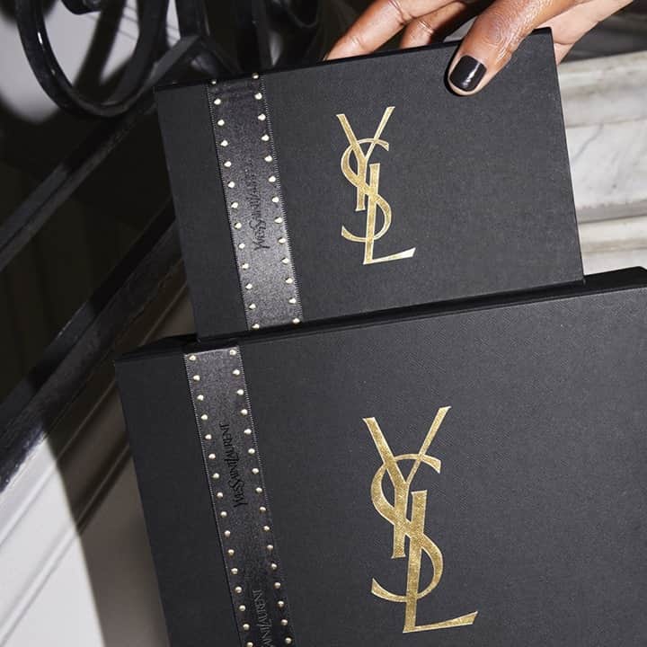 Yves Saint Laurent Beautyさんのインスタグラム写真 - (Yves Saint Laurent BeautyInstagram)「Think the gifts are over? Think again!  With the YSL Beauty Rewards club, it's time to treat yourself. Apply for your membership on www.yslbeauty.com  #yslbeauty #rewardsclub #rewardyourself」12月28日 21時58分 - yslbeauty