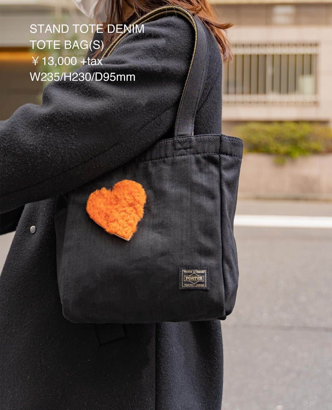 のインスタグラム：「﻿ STAND TOTE﻿ BLACK DENIM TOTE BAG（S）﻿ ﻿ 吉田カバンの編集によるコンセプトショップ「PORTER ﻿ STAND」で定番のリバーシブルトートバッグをリサイズしたシリーズ。﻿ ハンドルは肩掛けがしやすい長さに調整しています。﻿ ﻿ TOTE BAG（S）﻿ No.384-05672﻿ ￥13,000+tax﻿ W340/H360/D125mm﻿ ﻿ #吉田カバン #ポーター #yoshidakaban #porter #luggagelabel ﻿ #porterflagshipstore #madeinjapan #japan #porterstand #shinagawa #tokyo #kyoto #standtote #totebag #denim #blackdenim #reversible」