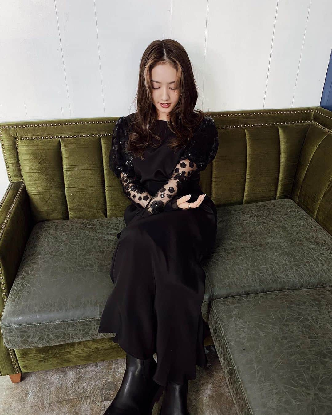 谷まりあさんのインスタグラム写真 - (谷まりあInstagram)「Today’s me 🖤 Beautiful dress 👗 from #macgrawlove  #farfetch 📷　@designleok  Today’s lip → #guerlain   Good night 😴🖤 #fashion #bottegaveneta」12月28日 21時59分 - mariaaaa728