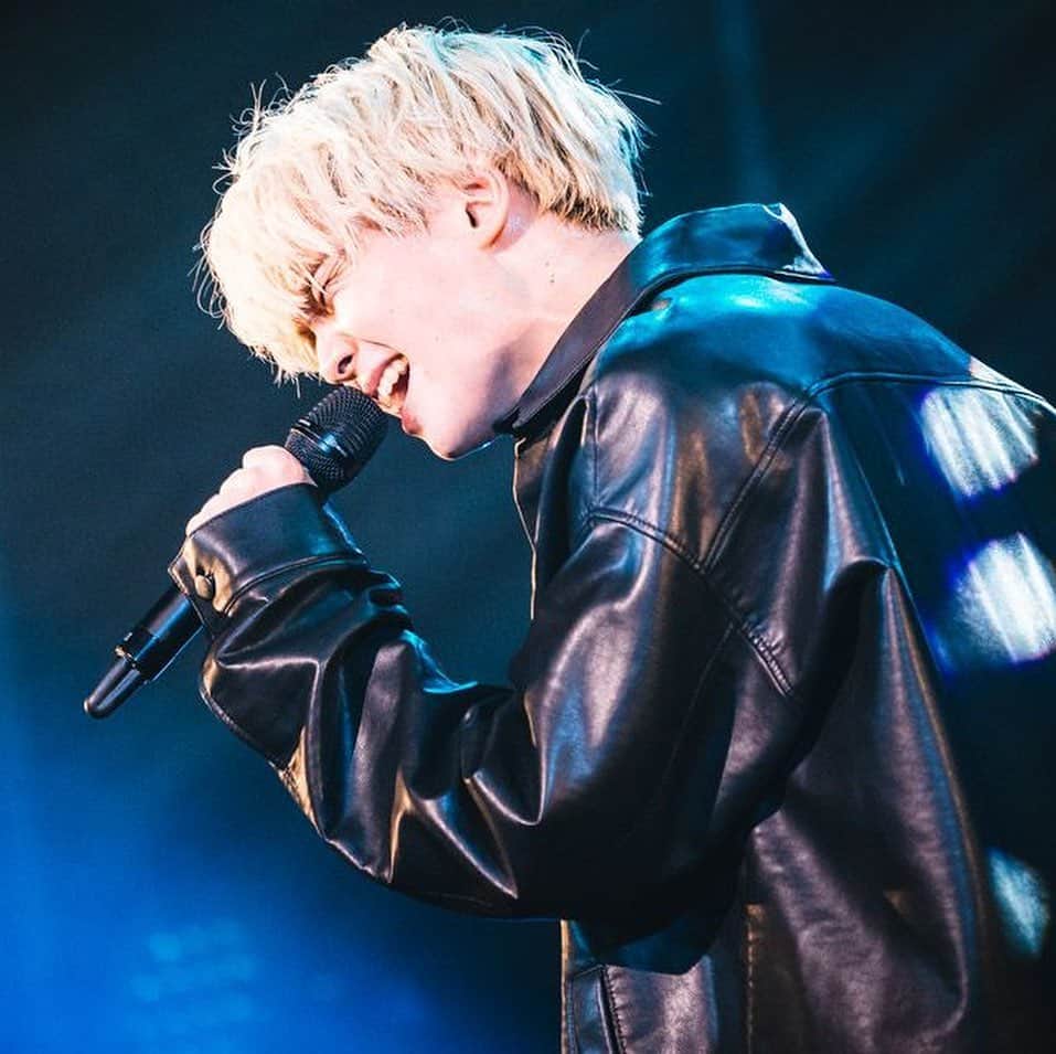 沢村玲/REIのインスタグラム：「クリスマスライブ🎅いかがでしたー？  1/31までアーカイブみれるからよろしくね！  こんな感じのれいちぇるみれまっせー  #ONOXmasLive #ワンエン  #みてね！」