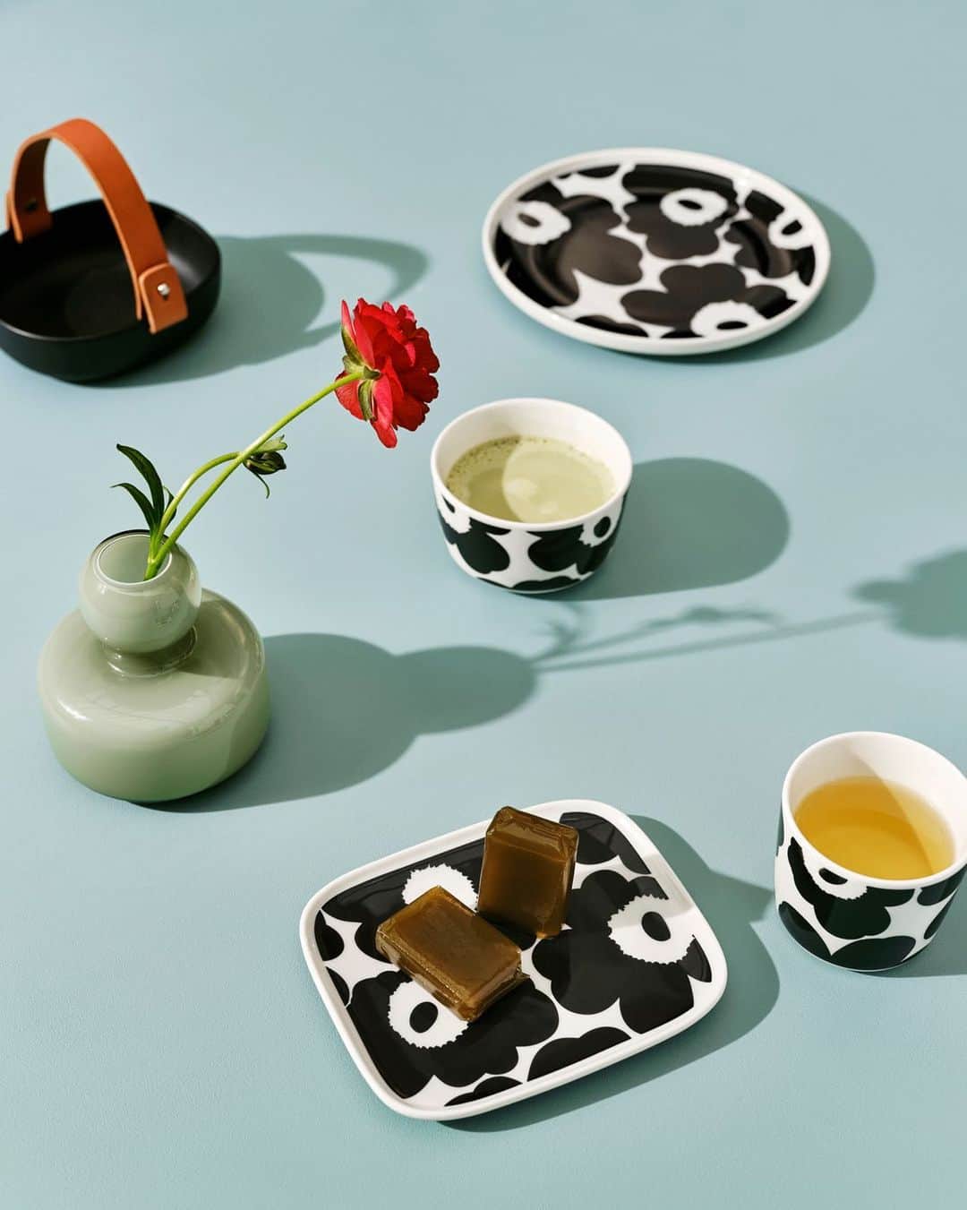 マリメッコのインスタグラム：「Calling all friends of blooming patterns! The Spring 2021 home collection is here featuring the beloved Unikko (poppy) print in new seasonal colorways! ⠀⠀⠀⠀⠀⠀⠀⠀⠀ Explore the new arrivals at marimekko.com and in-store. #marimekko  ⠀⠀⠀⠀⠀⠀⠀⠀⠀ ⠀⠀⠀⠀⠀⠀⠀⠀⠀ ​」