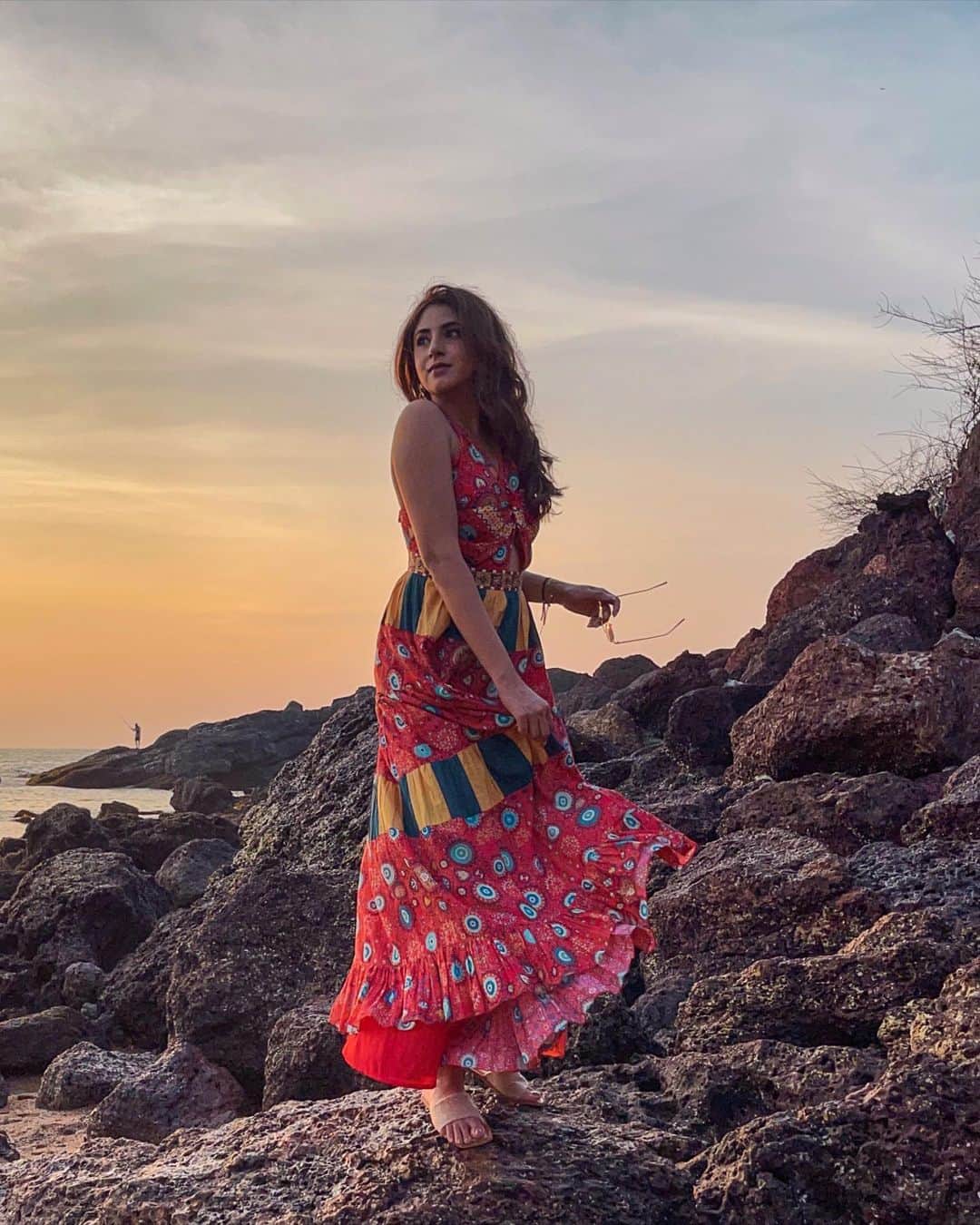 Aashna Shroffさんのインスタグラム写真 - (Aashna ShroffInstagram)「Couldn’t leave Goa without at least one picture of me twirling at sunset 😅🧡  Wearing @shopverb & @thecaistore #CAIxAashna」12月28日 22時01分 - aashnashroff