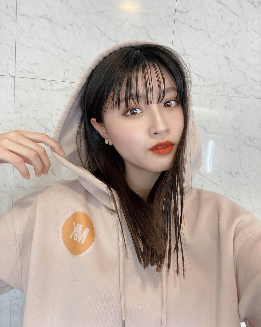 若林真帆のインスタグラム：「nicola2月号発売しました！﻿ ・﻿ ・﻿ ・﻿ ・﻿ 今月も沢山読んでね👶🏻🤍﻿ (なんの企画のオフショか分かるかな)﻿ ﻿ 明日はイベントですっ﻿ 来てくれる皆さん、感染対策をしっかりして楽しもうね(^-^)/﻿ #nicola #ニコラ #若林真帆」