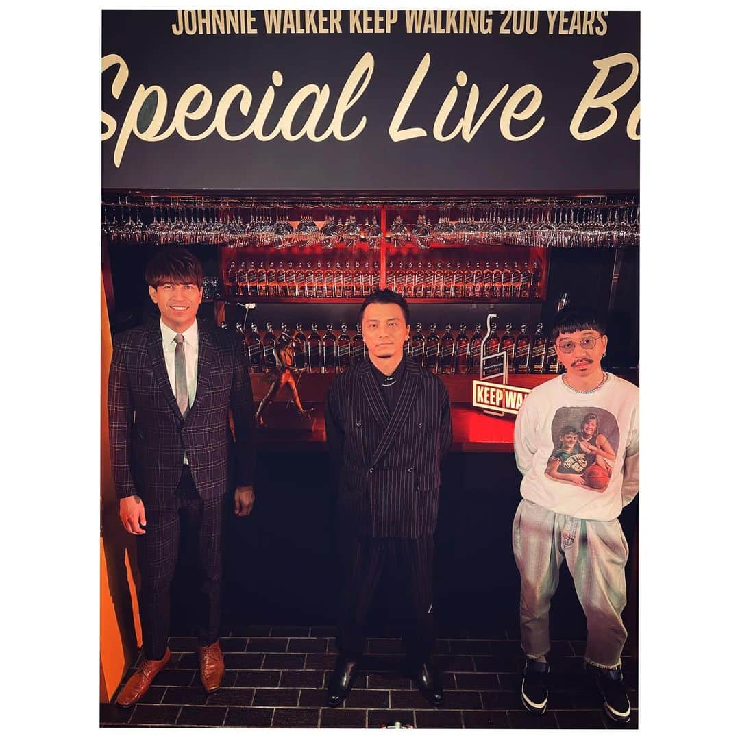 Saschaさんのインスタグラム写真 - (SaschaInstagram)「#keepwalking2021 をテーマにお届けした @johnniewalker keep walking 200 years Special Live supported by #jwave #kreva さんと #nulbarich #jq さんとのトークパートと全体のMCを担当させていただきました！対照的ながらともに信念持って歩み続けるお二人のお話は刺激になりました！そして2人のコラボナンバー #one も最高でしたね！ご覧いただきありがとうございました！」12月28日 22時07分 - sascha348