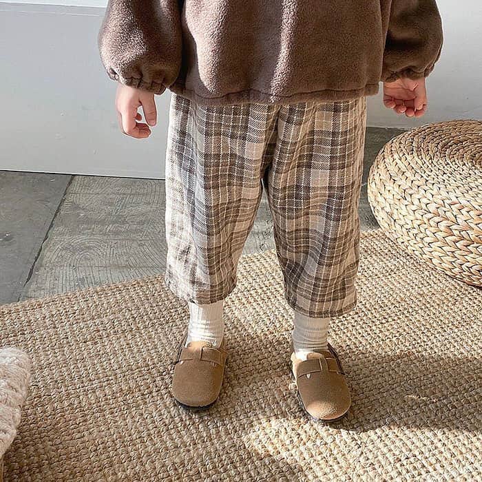 子供服CHIMOMEのインスタグラム：「➤➤ Infomation . 新商品チェックパンツ . . ➤ CHIMOME ➤ https://Chimome.com . .」