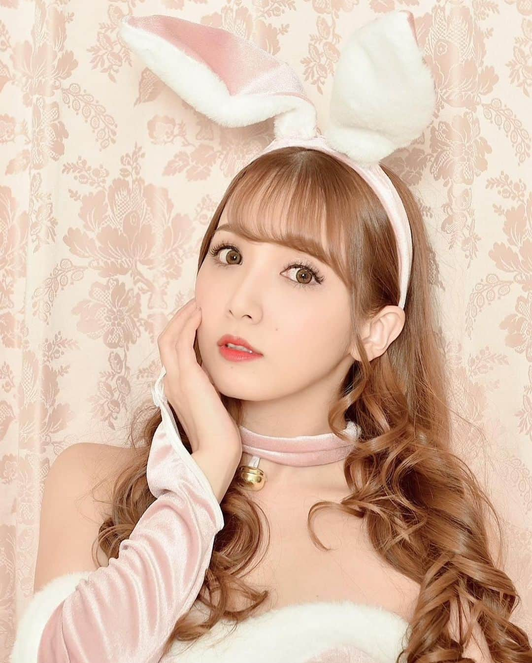 友田彩也香さんのインスタグラム写真 - (友田彩也香Instagram)「🐰💗﻿ ﻿ ﻿ 友田彩也香オフィシャルファンクラブ🏰👸﻿ https://fantia.jp/fanclubs/62661﻿ ﻿ ﻿ #インスタグラビア #instagravure﻿ #Japanese #japanesegirl ﻿ #sexy #Photo #gravure #shooting﻿ #Casual #Fashion #Xmas #bunny﻿ #official #Fanclub #offshot﻿ #Fantia #ファンティア ﻿ #follow #followme」12月28日 22時11分 - ayaka_tomoda0914