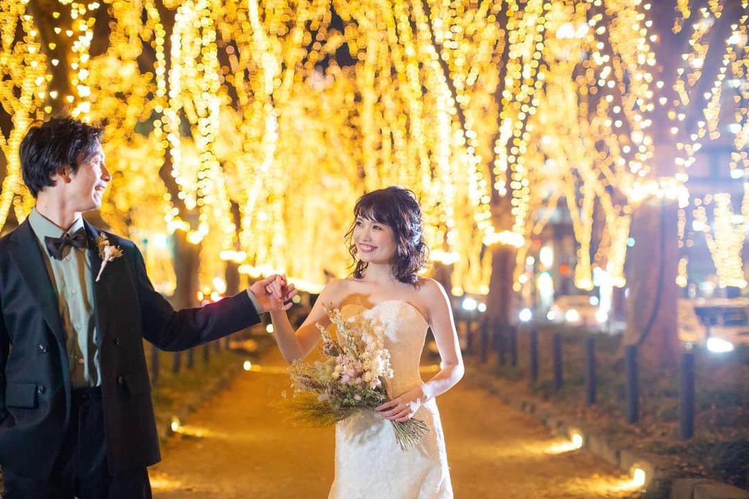 浅井麻里さんのインスタグラム写真 - (浅井麻里Instagram)「✨💫✨💫✨﻿ ﻿ 今年は例年よりウェディング撮影や﻿ ブライダルフェアが少なくて寂しかった…😢💦﻿ でも、そんな中でも呼んでくれる方々がいて﻿ ほんとに幸せだなぁって感じました❤️﻿ ﻿ 模擬挙式モデルのお仕事でも、﻿ フェアに参加されてるカップルの方々の笑顔に﻿ こっちが元気をもらったり💕😊﻿ ﻿ 結婚式を気兼ねなく挙げたい時に挙げられる、﻿ そんな日常が一日でも早く戻りますように✨﻿ ﻿ ﻿ @claire.sendai﻿ 🤵@renji.1011﻿ 📸@ken1_photography﻿ ﻿ ﻿ #クレール仙台サロン#claire#前撮り#仙台#ウェディングモデル#ウェディングドレス#光のページェント#weddingmodel#weddingphoto#wedding_mari﻿」12月28日 22時17分 - mari_asai_625