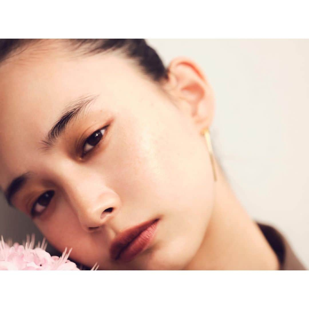 井桁弘恵さんのインスタグラム写真 - (井桁弘恵Instagram)「ㅤㅤㅤㅤㅤㅤㅤㅤㅤㅤㅤㅤㅤ 今日はㅤㅤㅤㅤㅤㅤㅤㅤㅤㅤㅤㅤㅤ @jj_official_jj のショットを🌱 @tiffanyandco のジュエリーを纏って。 つけるだけで胸が高鳴って ときめいて自信がもらえて。 いつか私も自分で買えるように頑張ろうって 密かに誓いました✌︎」12月28日 22時18分 - igetahiroe23