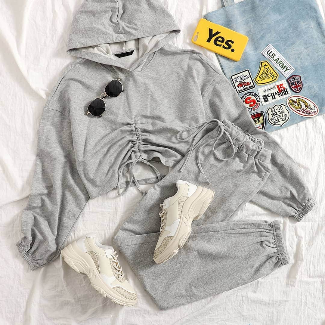 SHEINさんのインスタグラム写真 - (SHEINInstagram)「Cozy essentials 💛✨⁠  Shop Item #: 1787472  #SHEINOOTD #SHEINstyle #SHEINfw2020 #sweatshirt #casualstyle」12月28日 22時18分 - sheinofficial