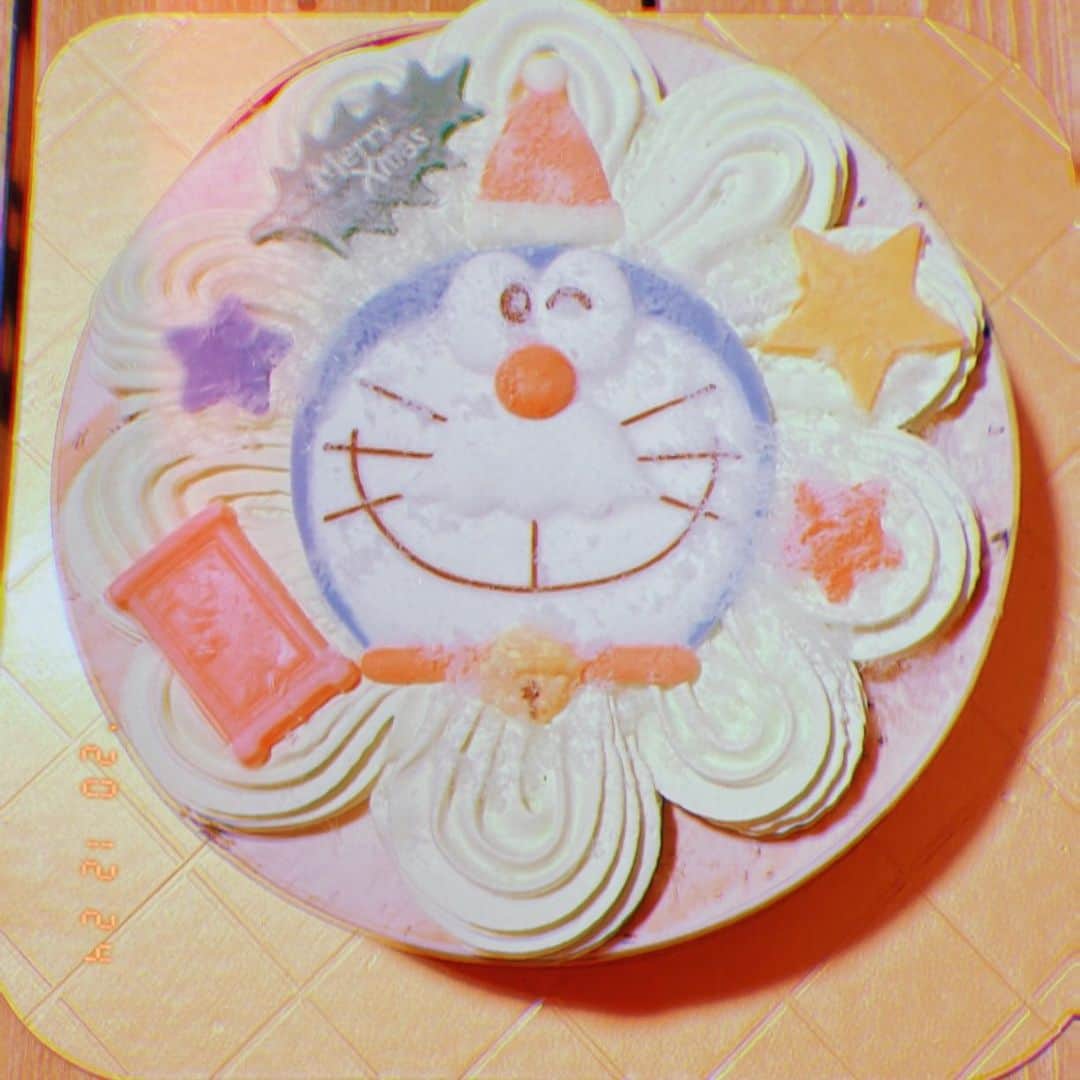 ぽこのインスタグラム：「今更だけど、甘い物の量が食べられないのでクリスマスはアイスケーキでした🍰 息子と二人だと全然減らないから、長持ちするの本当助かる🥰 🎂 #サーティーワン #アイスケーキ」