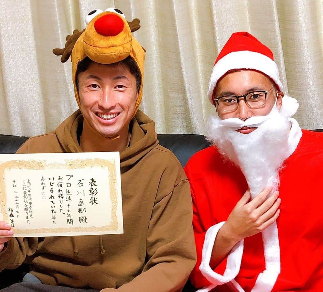 茜ゆりかさんのインスタグラム写真 - (茜ゆりかInstagram)「#メリークリスマス 大分過ぎてしまいましたが…笑  皆さん、良いクリスマス過ごせましたか⁇ 我が家は#あわてんぼうのサンタクロース　な #福森サンタクロース　が #石川boys にステキな#クリスマスプレゼント　を届けてくれました♡♡♡  ありがとうございました😊  そして皆さま、良いお年を…♡  #北海道コンサドーレ札幌 #福森晃斗　 #5 #石川直樹 #2 #相思相愛な2人 #福森サンタがカーネルサンダースにみえる #メガネかけたらお兄様そっくり」12月28日 22時21分 - yurika1913