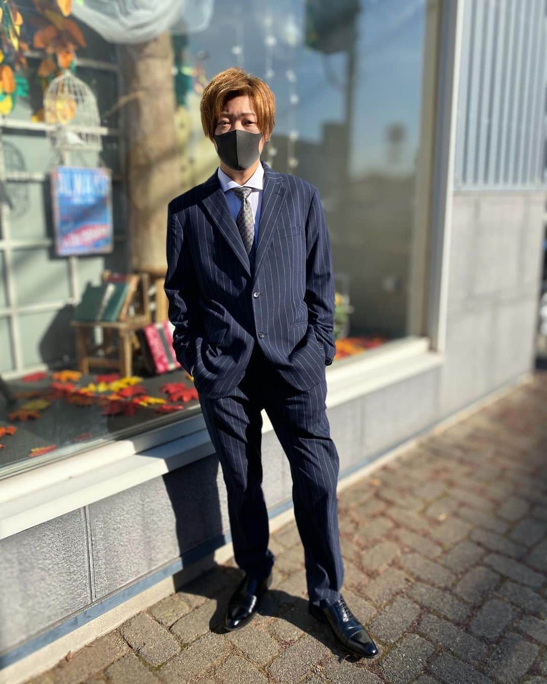 きんふんぱーりーのインスタグラム：「スーツきまひた  #スーツ #suit」