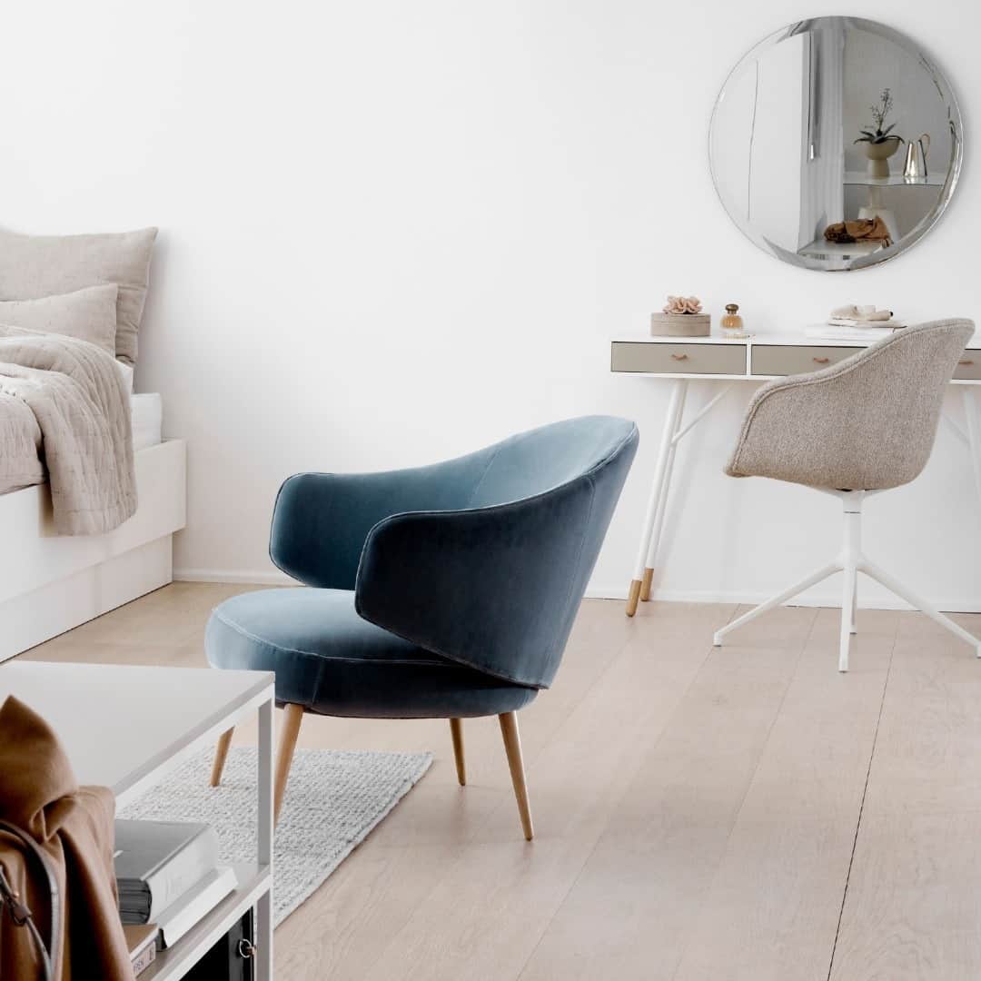BoConceptさんのインスタグラム写真 - (BoConceptInstagram)「Ready to cull the clutter?  Decluttering tips and tricks are waiting for you now through the link in bio.   Charlotte armchair from £1,722  Adelaide chair from £817  Cupertino desk from £799  #boconcept #liveekstraordinaer #springcleaning #decluttering #danishdesign」12月28日 22時23分 - boconcept_official