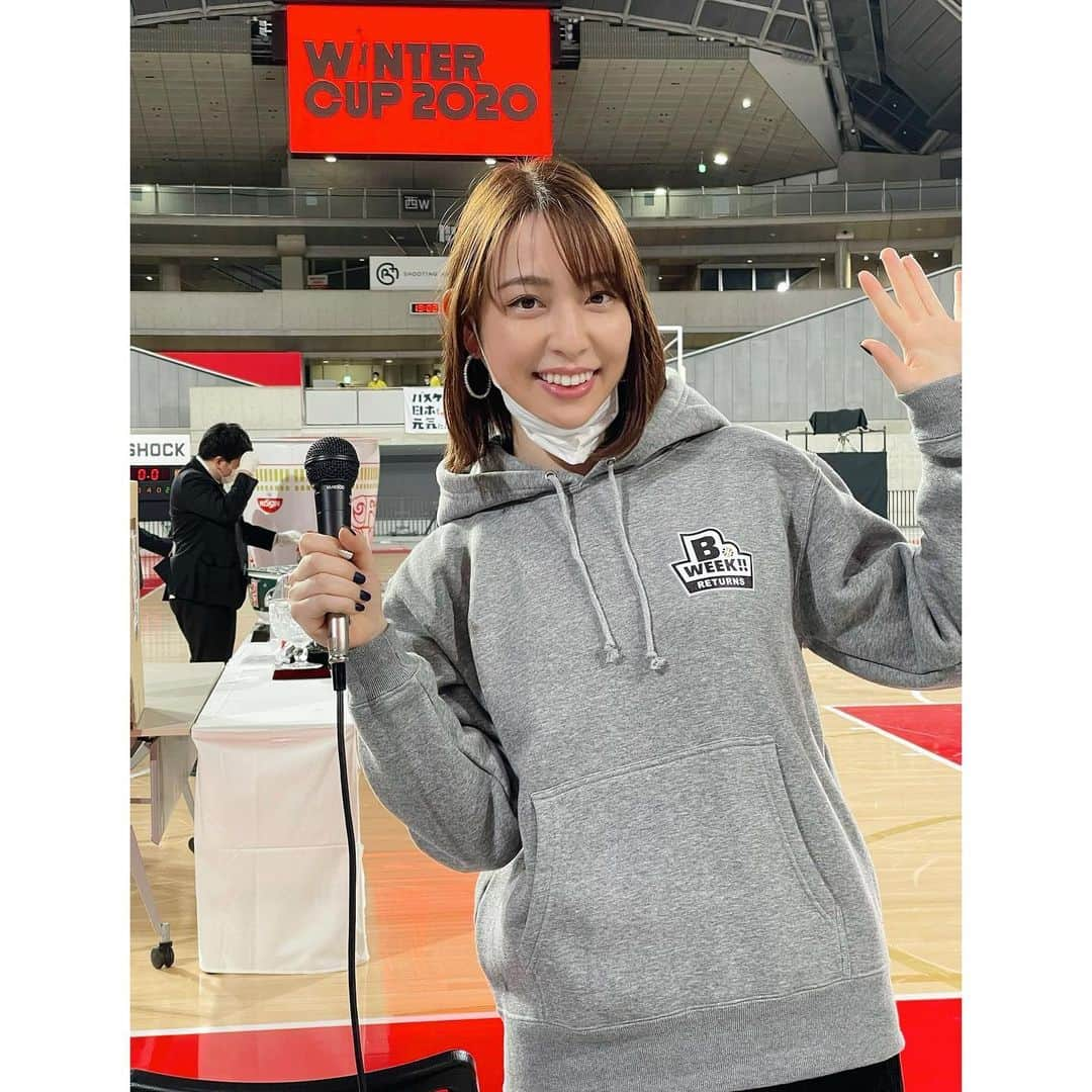 今井麻椰さんのインスタグラム写真 - (今井麻椰Instagram)「明日はウインターカップ最終日🏀 たくさんの感動でいっぱい🥺  桜花学園の皆さん優勝おめでとうございます🏆 東京成徳大学も大会を通して本当に素晴らしかった✨  そして男子の準決勝😭 涙のインタビューはもらい泣きします😢  さぁラスト！！！！  ※写真時以外常にマスクしてます  #ウインターカップ #ウインターカップ2020 #wintercup #高校バスケ #バスケットLIVE #b_week」12月28日 22時26分 - maya_imai_124