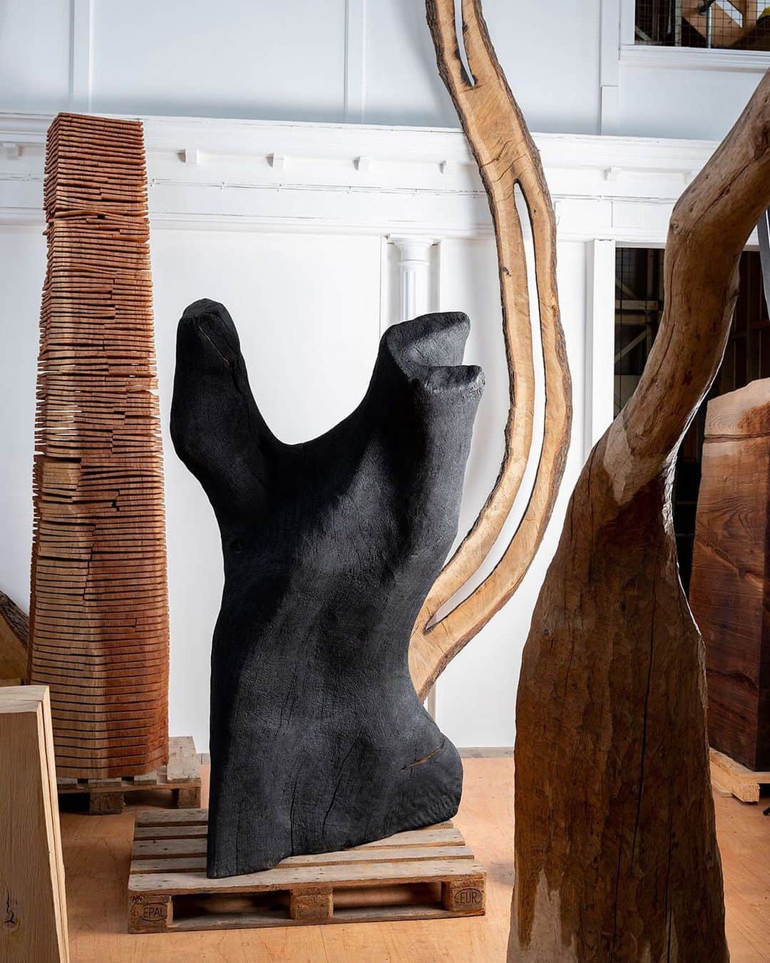エルエヌシーシーのインスタグラム：「LN-CC Inspiration: David Nash, Torso, 2006. #Archive」