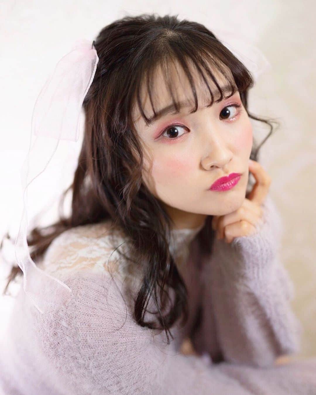 加藤早和子のインスタグラム：「❤︎ 👼🏻👼🏻👼🏻  ピンクで女の子らしくして頂いた☺️♡  photo by @rinrin_chi_jzx100c  make @shionapouty  hair @mmmi.00  . .  #青山学院大学 #女子大学生 #作品撮り #甘め #ピンク #ポートレート #ポートレート撮影 #ポートレートモデル #ポトレ #被写体 #いいね返し #portrait #as_archive #portraitphotography #as_picture #team_jp #portrait_mood #portraittokyo」