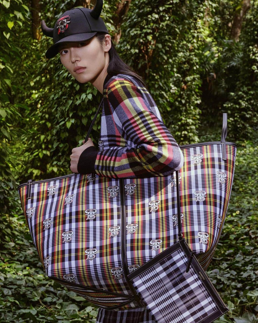 リウ・ウェンのインスタグラム：「In 2008, I attended a runway casting and opened a huge door of opportunity: my first ever international fashion show, with the team @burberry. This year, we have a special reunion through this Chinese New Year campaign, which pays homage to mother nature.  I am so honored to be part of this project with @riccardotisci17 and be photographed by @fenglee313 Just as that first opportunity gave me momentum and motivation, the beauty of our environment continues to energize me, encouraging me to keep steadfast on the path of life. In this new year, I hope we all feel rejuvenated to start anew! ❤️」