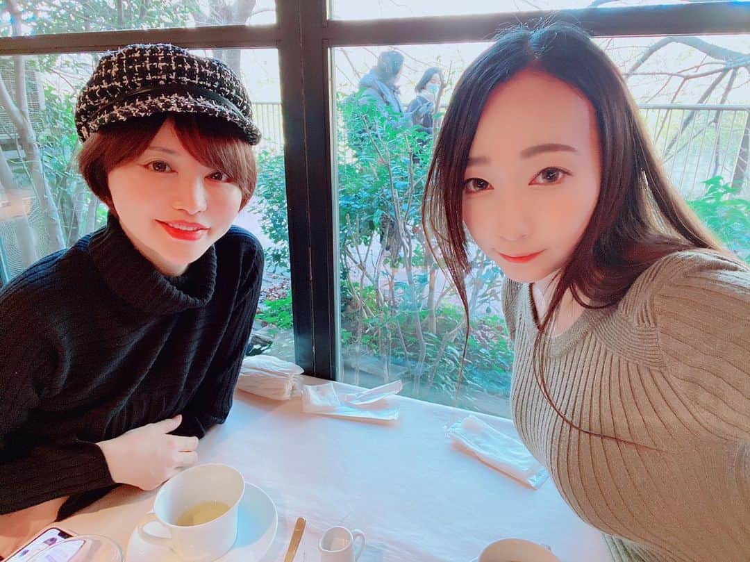 里美ゆりあのインスタグラム：「@hasumi_kurea  ちゃんと lunchデート❤️  楽しくてもっとたくさん話したい😆 次はお酒を飲みながら焼き鳥ね😋  #lunch #date #ランチ #デート #痴女 #w共演」