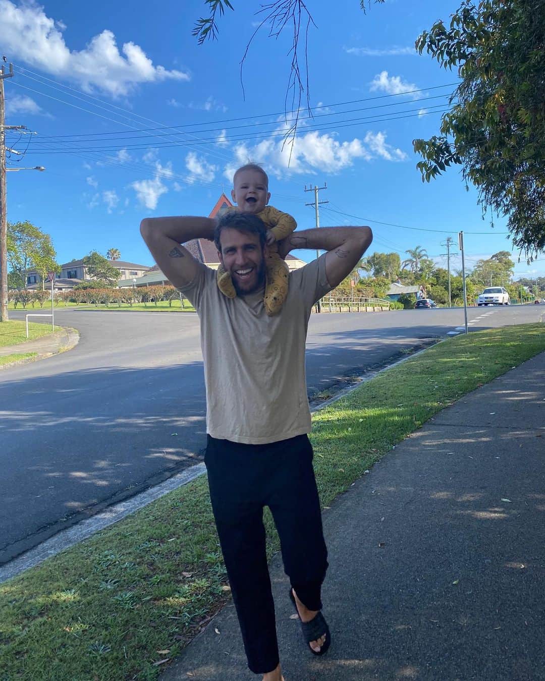 Flight Facilitiesのインスタグラム：「Happy birthday Jimmy! It's been a hell of a year but quite possibly your most rewarding with birth of your son, Louie. Cant wait to release the music we have finished together and continue the voyage of Flight Facilities into 2021. We ❤️ you! ✈️」