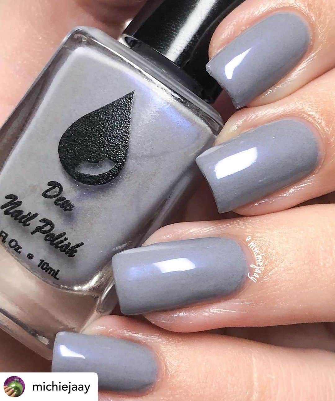 Nail Designsさんのインスタグラム写真 - (Nail DesignsInstagram)「Credit • @michiejaay • press sample sent by @dewnailpolish • this is ‘Beach Blue’ a classic gray base with a subtle periwinkle shimmer opaque in 1-2 coats ✨ I have it shown here in two coats plus a glossy top coat ✨ if I do say so myself this is a perfect winter polish! I can see it now snowflakes a forest and snow? You see it? ✨ #dewpolish #dewpolishbeachblue #polishswatch #indiepolish #indiepolishlove #indiepolishswatch」12月28日 14時34分 - nailartfeature