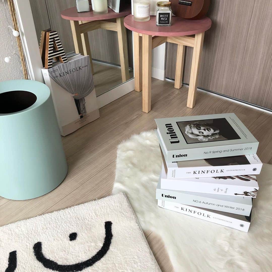 ◆miki◆さんのインスタグラム写真 - (◆miki◆Instagram)「* * 📖📕📓 * フェイクブックマガジン♡ 可愛い～～♡  ただの空箱だで めちゃくちゃ軽いわw  断捨離しとるはずなのに… ポチってまう負のループ๑๑  #interior #インテリア #フェイクブックマガジン #union #kinfolk #ポチっと病 #ポプルム」12月28日 14時46分 - gold______star