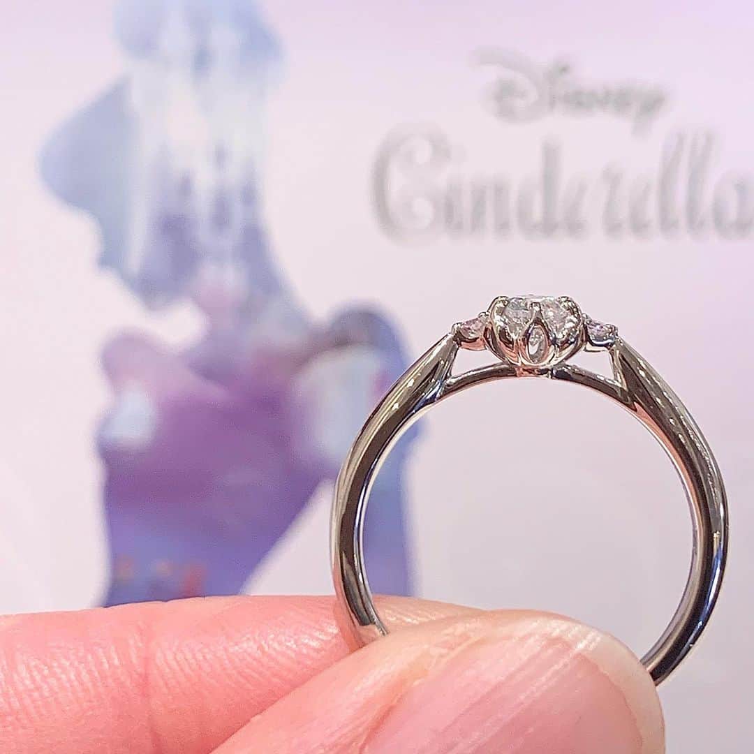 JKプラネット銀座.表参道.福岡|結婚指輪セレクトショップさんのインスタグラム写真 - (JKプラネット銀座.表参道.福岡|結婚指輪セレクトショップInstagram)「💍@jkplanet.jewelry *･゜ﾟ･*:Disney Cinderella-:*･゜ﾟ･* 【ディズニー シンデレラ】 「信じていれば夢はかならず叶う・・・」 どんなにつらいことがあっても、夢をあきらめずに自分を信じ続けたシンデレラ。そして、シンデレラはその強い思いによって願いを叶えました。 『夢を実現させる力』を持つとされる"ブルートパーズ"をリングの内側に秘めたブライダルリング。 ・ 💎@jkplanet.jewelry 全店でお取り扱い中♡💎 ・…・…・…・…・…・…・…・ ⇩JK Planet  SHOP LIST⇩ 銀座本店・表参道店・横浜元町店・名古屋栄店・福岡天神店・熊本上通店・宮崎橘通り店・鹿児島天文館店 ・…・…・…・…・…・…・…・ ・ #JKPlanet  #JKプラネット  #結婚指輪JKPlanet #婚約指輪JKPlanet #結婚指輪のセレクトショップ  #婚約指輪のセレクトショップ  #ディズニー #Disney  #ディズニーシンデレラ #DisneyCinderella  #シンデレラ #Cinderella  #ディズニーウェディング  #エンゲージリング #エンゲージ #婚約指輪  #マリッジリング #マリッジ #結婚指輪  #婚約指輪選び #婚約指輪探し  #結婚指輪銀座 #結婚指輪表参道 #結婚指輪横浜 #結婚指輪名古屋 #結婚指輪福岡 #結婚指輪熊本 #結婚指輪宮崎 #結婚指輪鹿児島」12月28日 14時59分 - jkplanet.jewelry