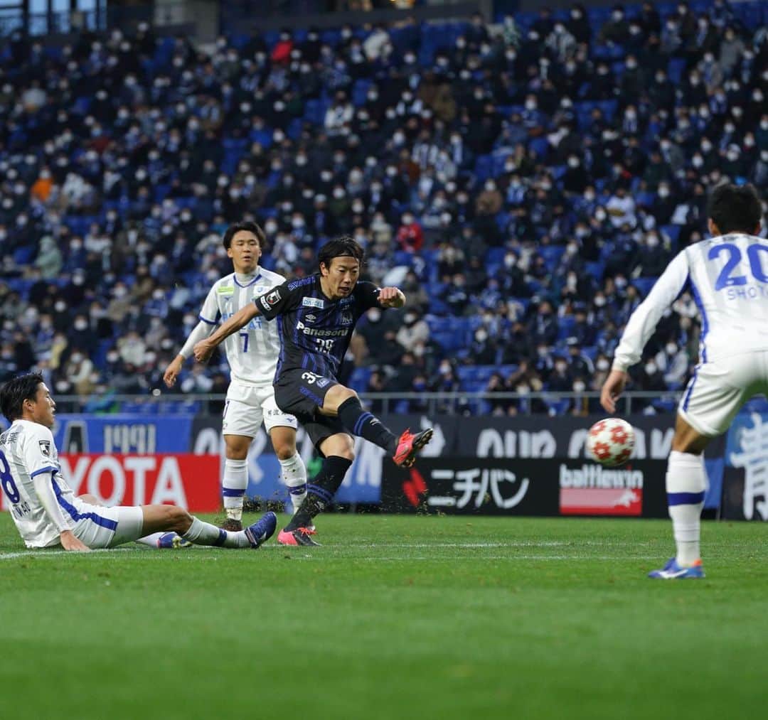 のインスタグラム：「. 天皇杯準決勝。ナイス勝利👍 . ホームでのアドバンテージ活かせたと思います。素晴らしいサポートありがとうございました😊🙌 . 次は決勝。元旦にサッカーできる喜びを噛みしめながら闘いたいと思います💪  #ガンバ大阪  #天皇杯 #渡邉千真」