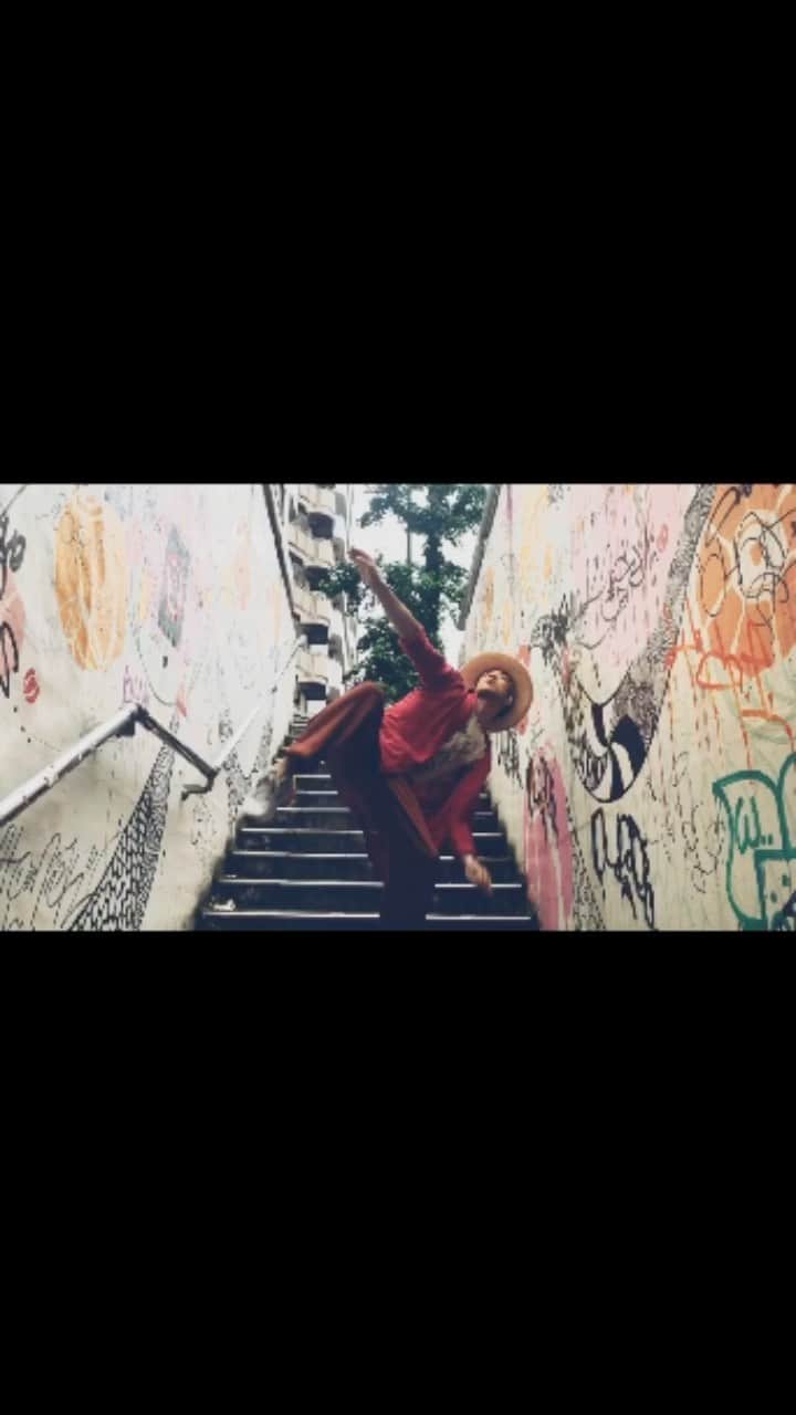 古幡亮（WATWING）のインスタグラム：「The extreme hot day . . 🎧iri - rhythm . . #watwing #ryoの自由気ままにチルオドリ  #dance#freestyle#dancevideo #iri#rhythm」
