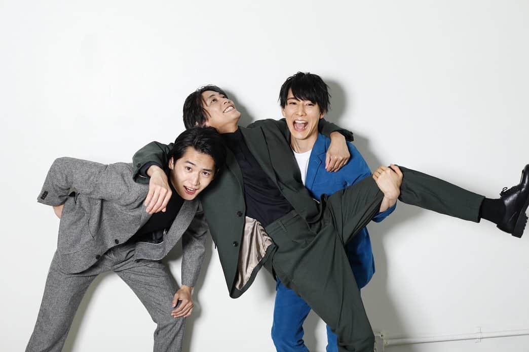 朝田淳弥さんのインスタグラム写真 - (朝田淳弥Instagram)「📸 岳さんとがくとオレ  今見返してたら楽しそうだな笑笑  #カレンダー  #オフショット」12月28日 15時10分 - asadajunya_official