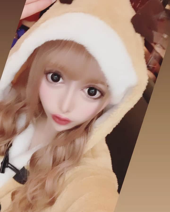 のインスタグラム：「メリクリ2020 記憶が2日連続無くて自撮りがありません この酔っ払って目が焦点合ってない動画のみです とぅなかい  #歌舞伎町#キャバクラ#新宿#キャバ嬢#クリスマス#イベント#サンタ#コスプレ#歌舞伎#BAR#キャバ#ホスト#サパー」