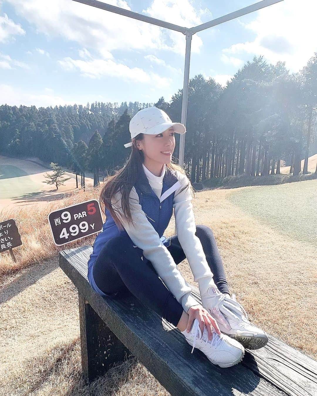 ひかりさんのインスタグラム写真 - (ひかりInstagram)「今年もあと3日👏😊 早いね😳 #ゴルフ場#スリクソン#srixon#デサント#descent#バーディーズ#GTバーディーズ#ゴルフトゥデイ#golftoday#golf#ゴルフ#ゴルファー#ゴルフ女子#ゴルフ好き」12月28日 15時35分 - piiiiiii_k