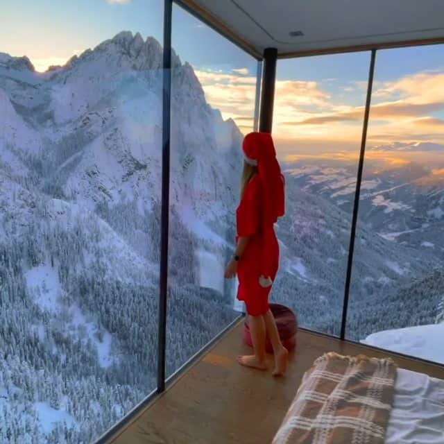Nature|Folk|Portrait|Videoのインスタグラム：「Who would you spend christmas with here?  Selection by  @gulumsedunya ━━━━━━━━━━━━━━━━━━━ Video by  @piet_flosse Model @xniiiiina  Congratulations!  ━━━━━━━━━━━━━━━━━━━ Team #ig_mood Founder @humanistagram ━━━━━━━━━━━━━━━━━━━  #noel #christmas #newyear #happynewyear」