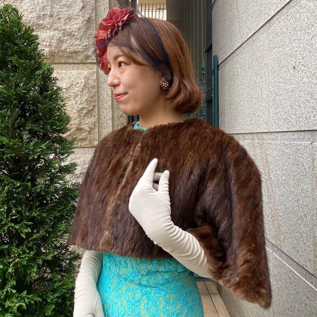 NUTTY Vintage&Collectibleのインスタグラム：「🪞RECOMMEND VINTAGE🪞  ☑︎vtg 50's real fur cape  ⏩成人式や卒業式を間近にひかえた皆様 ㅤㅤㅤㅤㅤㅤㅤㅤㅤㅤㅤㅤㅤ ＊リアルファーをたっぷり使ったケープがたくさん入荷いたしました＊ ㅤㅤㅤㅤㅤㅤㅤㅤㅤㅤㅤㅤㅤ 晴れの日を控える皆さまへ お召し物のご準備は整っておりますでしょうか？🪡 ㅤㅤㅤㅤㅤㅤㅤㅤㅤㅤㅤㅤㅤ ドレスや振袖、袴に合わせるケープに ヴィンテージのリアルファーアイテムはいかがでしょうか？ ㅤㅤㅤㅤㅤㅤㅤㅤㅤㅤㅤㅤㅤ 少し背伸びして選んだものだから これからも永く、いくつになっても着続けていたい。 ㅤㅤㅤㅤㅤㅤㅤㅤㅤㅤㅤㅤㅤ 今後のちょっとしたお出かけや これから増えるであろうお呼ばれにはもちろん デイリーに落とし込んで、ファッションを楽しむのも。 ㅤㅤㅤㅤㅤㅤㅤㅤㅤㅤㅤㅤㅤ サスティナブルな風潮の中 永くいつまでも愛を注げるお洋服選びを ㅤㅤㅤㅤㅤㅤㅤㅤㅤㅤㅤㅤㅤ 💌DMにてお問い合わせ/通販承っております💌  ❄️☃️12/25(fri)~12/30(wed)限定☃️❄️ お買い上げの皆様にその場でご利用いただける【¥500OFFCOUPON】プレゼント中🎁  ┈┈┈┈┈┈┈┈┈┈┈┈┈┈┈┈┈ 【年末年始営業時間】 ┈┈┈┈┈┈┈┈┈┈┈┈┈┈┈┈┈ 12/30(水) 11:00-18:00 12/31(木) お休み 1/1(金) お休み 1/2(土) 12:00-20:00 1/3(日) 11:00-20:00 1/4(月) 11:00-20:00 1/5(火) 〜普通営業 ┈┈┈┈┈┈┈┈┈┈┈┈┈┈┈┈┈」