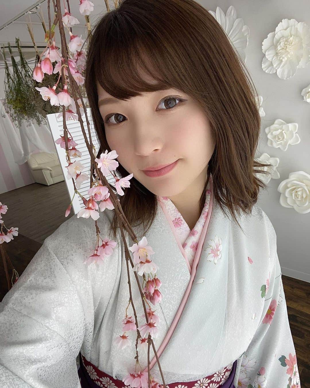 せなななせのインスタグラム：「お仕事で袴着ました💜 いつもありがとうございます🐰🐰 ・ ・ ・ #撮影会 #撮影会モデル #さくらフォト #被写体モデル #被写体 #名古屋撮影会 #ポートレート #みにょん #ファインダー越しの私の世界 #カメラ #instagood #instalike #instagram #fff #pic #ootd #japan #model #camera #nagoya」