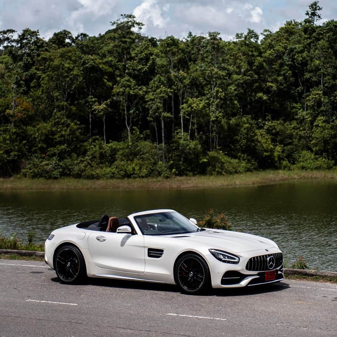 Mercedes-Benz Thailandさんのインスタグラム写真 - (Mercedes-Benz ThailandInstagram)「################ 🏁 AMG Monday 🏁 ################  Awesome views are best paired with awesome rides.  #AMGMonday #Mercedes #AMG 🔥 #GTC #AMGGTFamily #DrivingPerformance #Power #Passion #Instacar #Luxury #MercedesAMG #MercedesBenzThailand」12月28日 17時00分 - mercedesbenzthailand